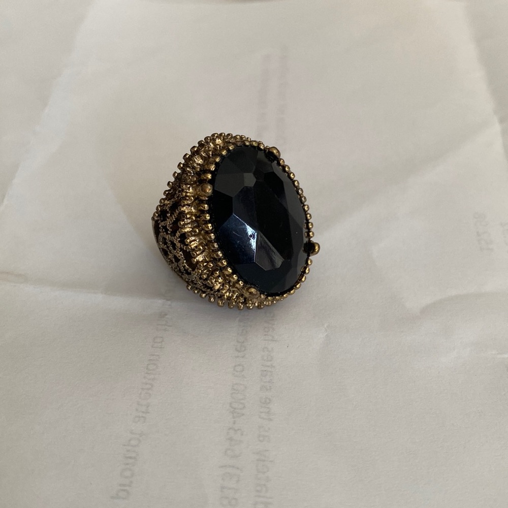 Costume Jewelry Beautiful black stone. Size 7. Gold intricate setting